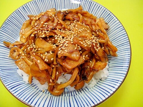 豚バラ肉と舞茸しめじのピリ辛丼